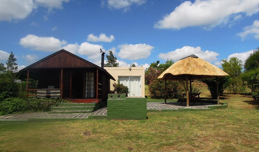 3 BudiBudi: Cottage with outdoor dining table and braai facilities