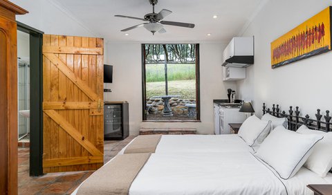 Self-cater 3star Room Twin Bed, shower: Self Catering Twin Bedroom