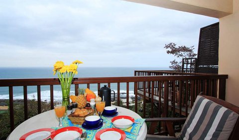 Blue Waters: Breakfast served on the balcony