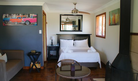 Dragonfly Cabin - Double: Double Bed