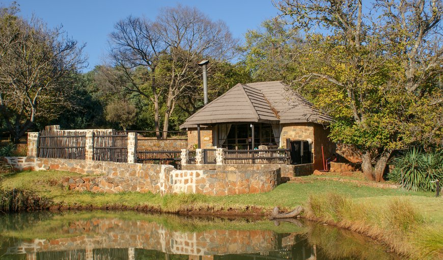 Golden Cabin - Double: Golden Cottage near Bass Pond