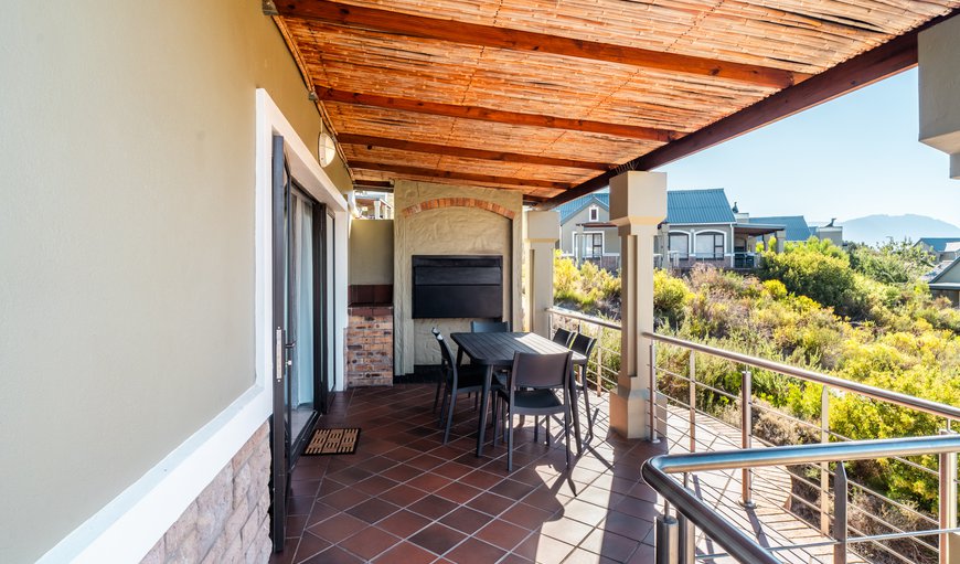 6 Sleeper Villa Slanghoek A (upgraded): Patio/Terrace