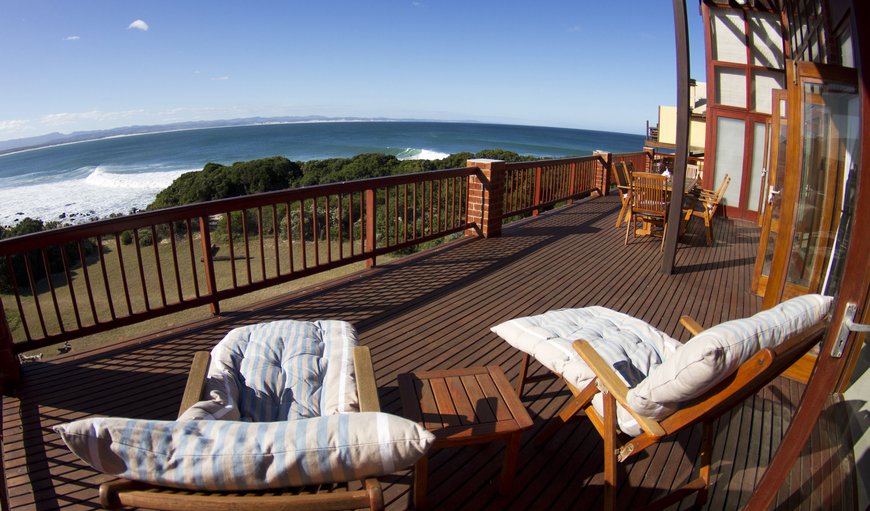 This immaculate boutique guesthouse in Jeffreys Bay features 2 Balconies with seating & sun loungers
