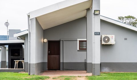 6 Sleeper Beach House (3 bedrooms): Photo of the whole room