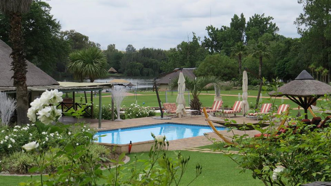 Vaal River Country Lodge in Vanderbijlpark — Best Price Guaranteed