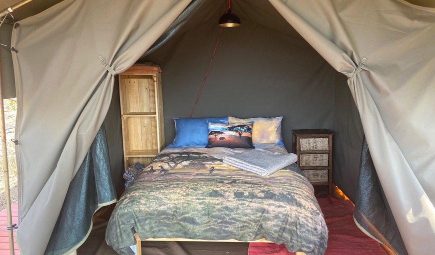 Tent 3, Double Bed on Deck in Valley: Tent Double on deck in valley incl linen - Tent with a double bed