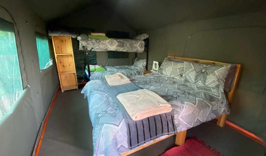 Tent 2, Family Tent on Deck in Valley: Family tent on deck in valley incllinen - Tent with a double bed and a bunk bed