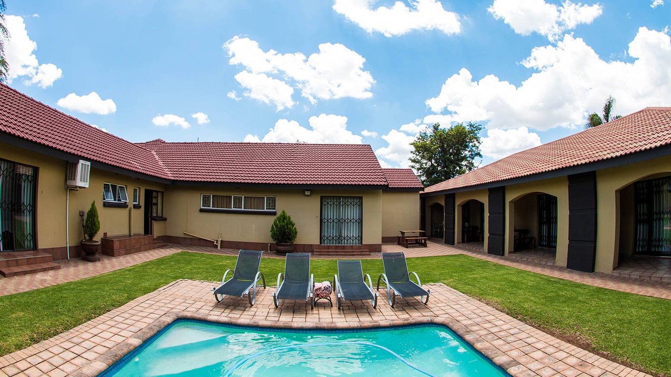 Fancy Yellow Guest House In Kimberley — Best Price Guaranteed