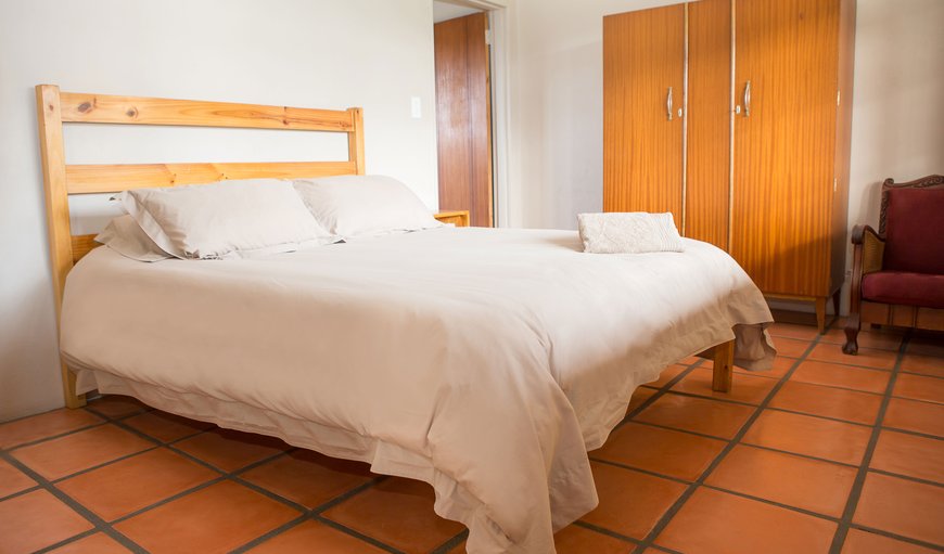 Self-catering Cottage: The two bedrooms offer a queen size bed, of which one bedroom has an en-suite bathroom.