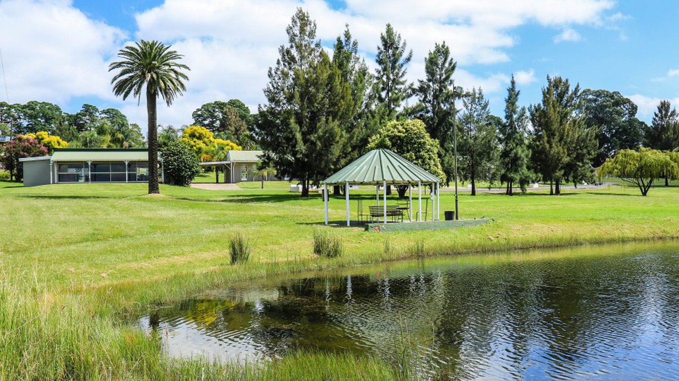 Newcastle Country Lodge in Newcastle — Best Price Guaranteed