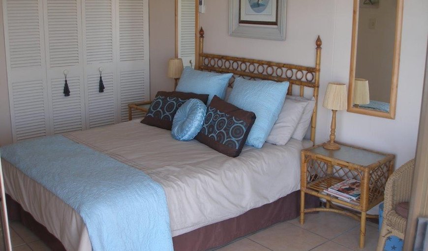 Umdloti Cabanas 32 2b2b: Bedroom with Double Bed