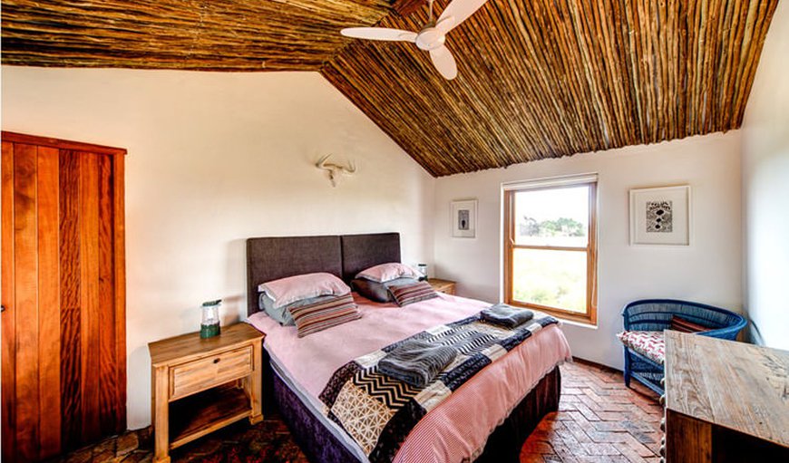 Bush House: Main bedroom with King bed