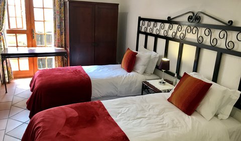 Luxury Room: Bedroom