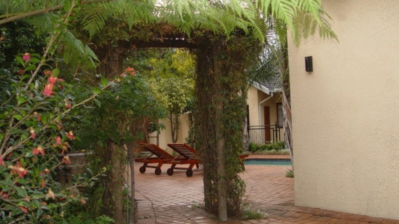 Dvine Guest House In Witbank Best Price Guaranteed - 