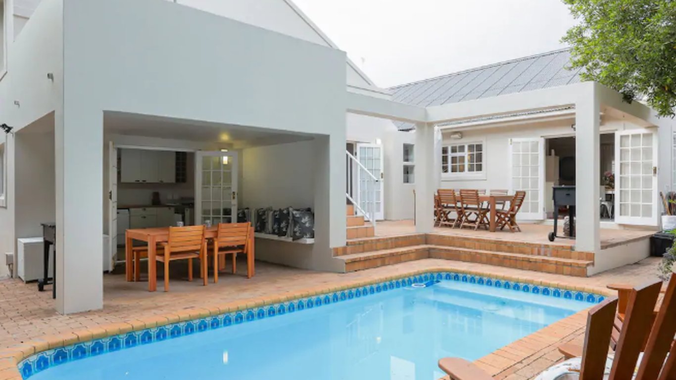 Johes Place In Onrus Hermanus Best Price Guaranteed