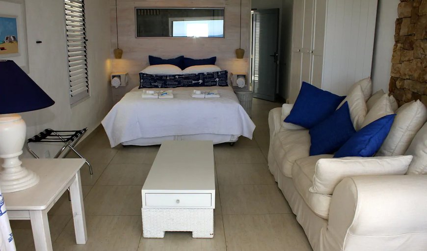 Pearl Studio Apartment: Bedroom with Queen Size Bed