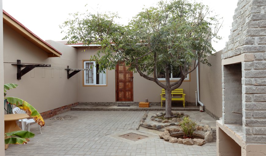 Own private yard with BBQ/Braai