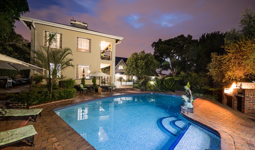 Gallo Manor Executive Bed & Breakfast features an outdoor swimming pool