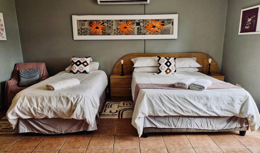 5-Sleeper Cottage: Bedroom