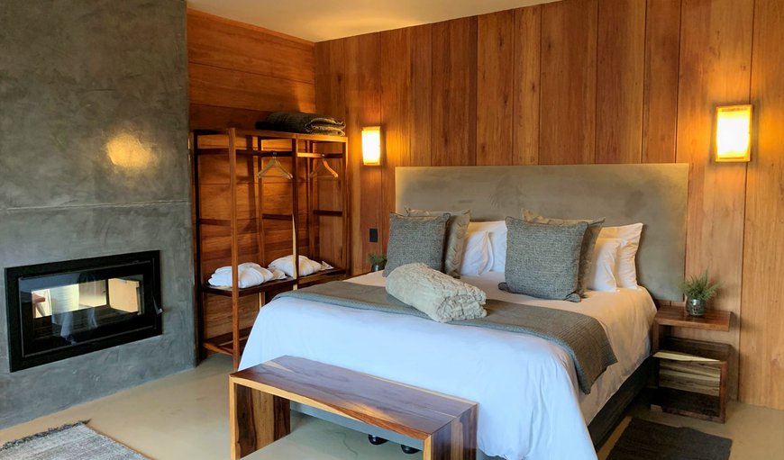 Valley Pod: The bedroom contains a king-size bed, and has an en-suite bathroom with a bath and a shower