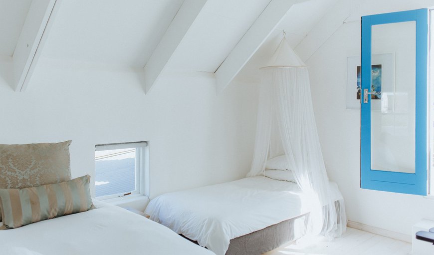 Paternoster Rentals - Paljas Cottage: Loft with a queen size bed and a single bed