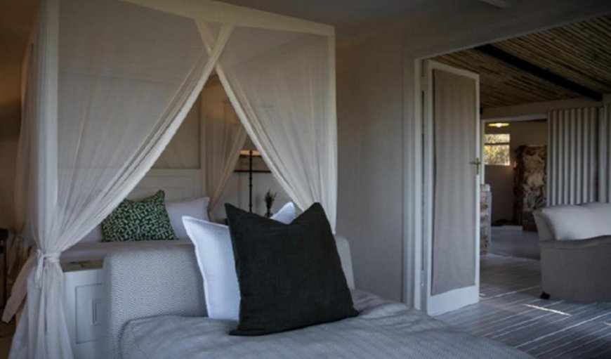 Honeymoon Suite: Honeymoon Suite - Bedroom