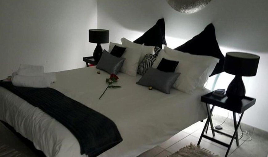 Luxury Suites: Bed