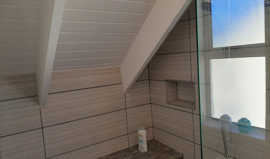 Loft Apartment: Bathroom