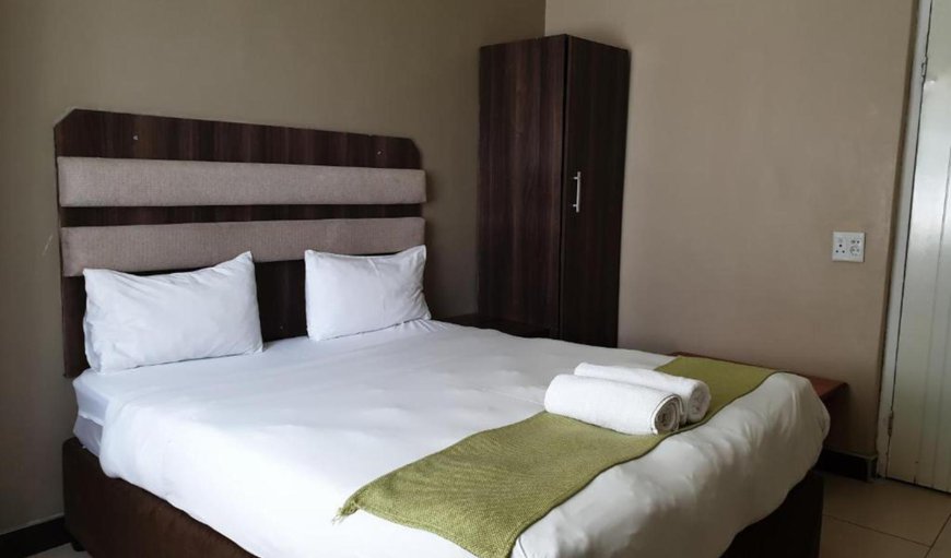 Superior Double Room: Bed