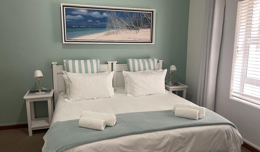 Luxury King Room - Aqua Vista: Bed