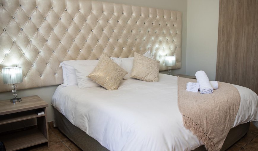 Barkly Street | Luxury King Rooms: Bed