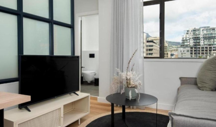 One Bedroom Apartment: TV and multimedia