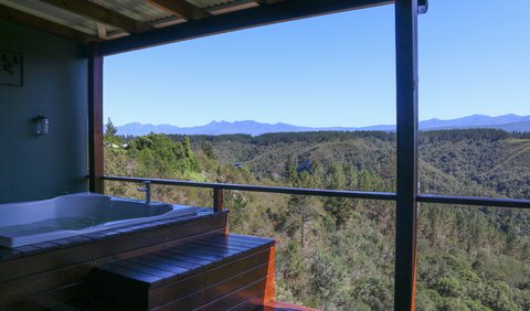 BIRDSONG Honeymoon love nest!: Outdoor jacuzzi