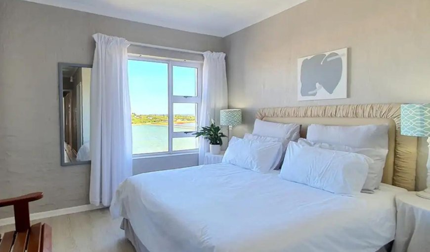 Lagoon & Ocean View Retreat: Bedroom