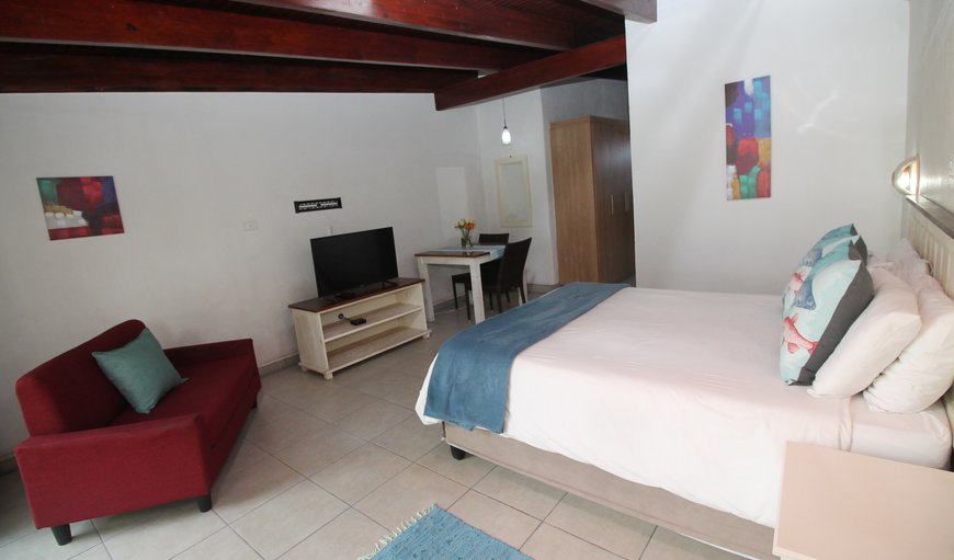 Summer Lodge Villa 6: Main Bedroom/Livinag Area