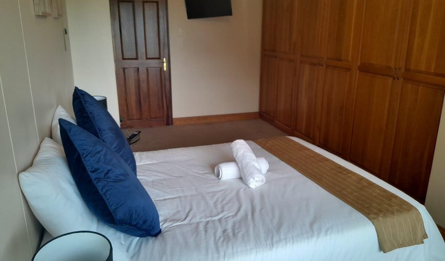 Double Room with Shared Bathroom: TV and multimedia