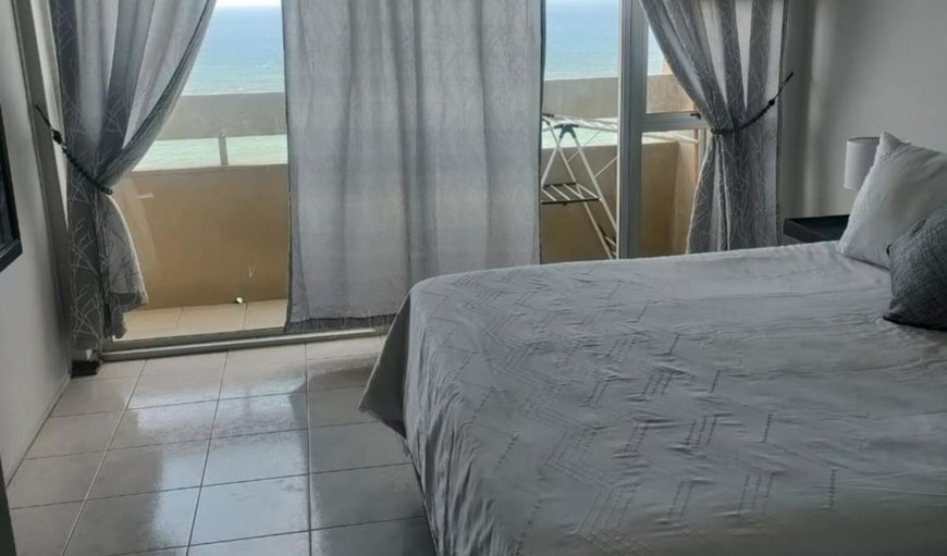 Deluxe Holiday Apartment with Sea View: Bed