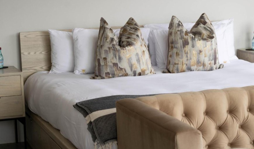 6 Bedroom Luxury Villa: Bed
