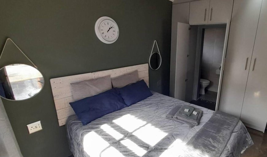 The Time Suite (15 Sonneblom St): Bed