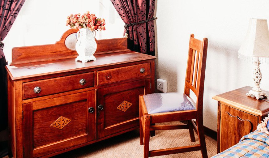 Standard Double Room with Shower Only: Seating area