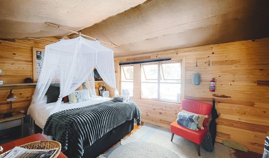 Eco Cabin and Glamping Tent: Bed