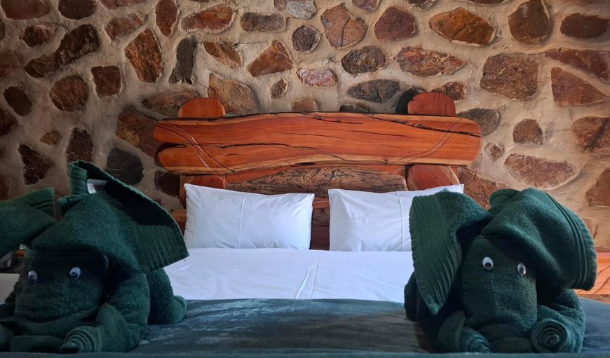 Deluxe Double Chalet: Bed