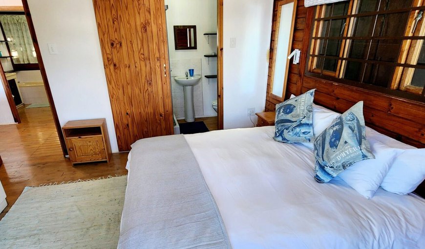 Milkwood Lodge 11: Bedroom