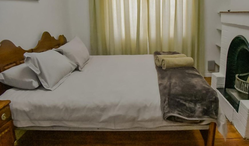 7 Bedroom Self-catering Guesthouse: Bed