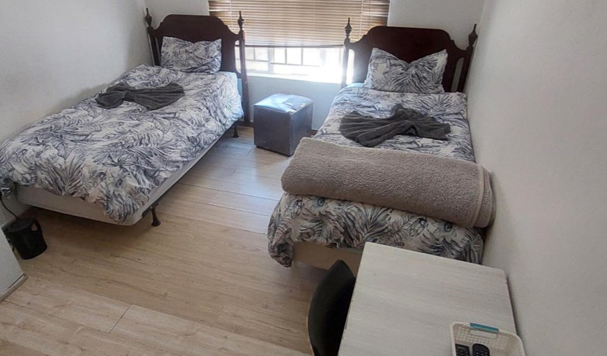 Standard Twin Room: Bed