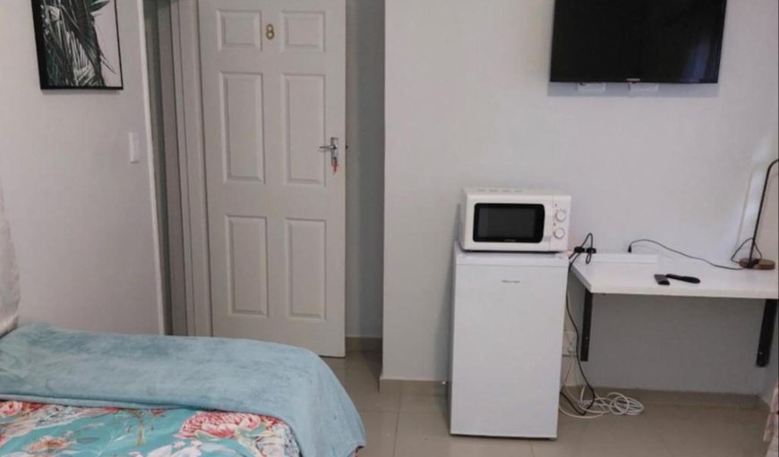 Standard Single Room: TV and multimedia