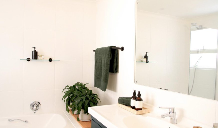 Premium Apartment: Bathroom