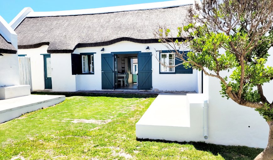 Welcome to Huis Marais Langezandt in Langezandt, Struisbaai, Western Cape, South Africa