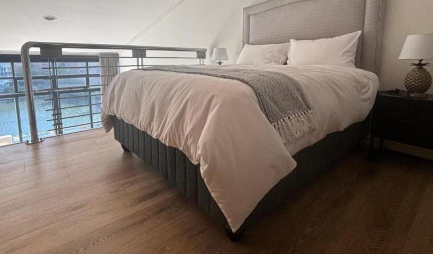 Luxury Apartment: Bed