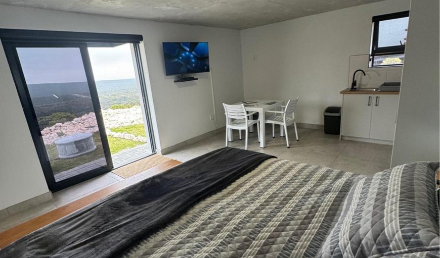 Struisbaai Studio Apartment: TV and multimedia